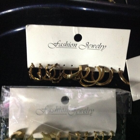 32 Pair Lot of Retro Gold Tone Pierced Hoop Earrings - Picture 6 of 8